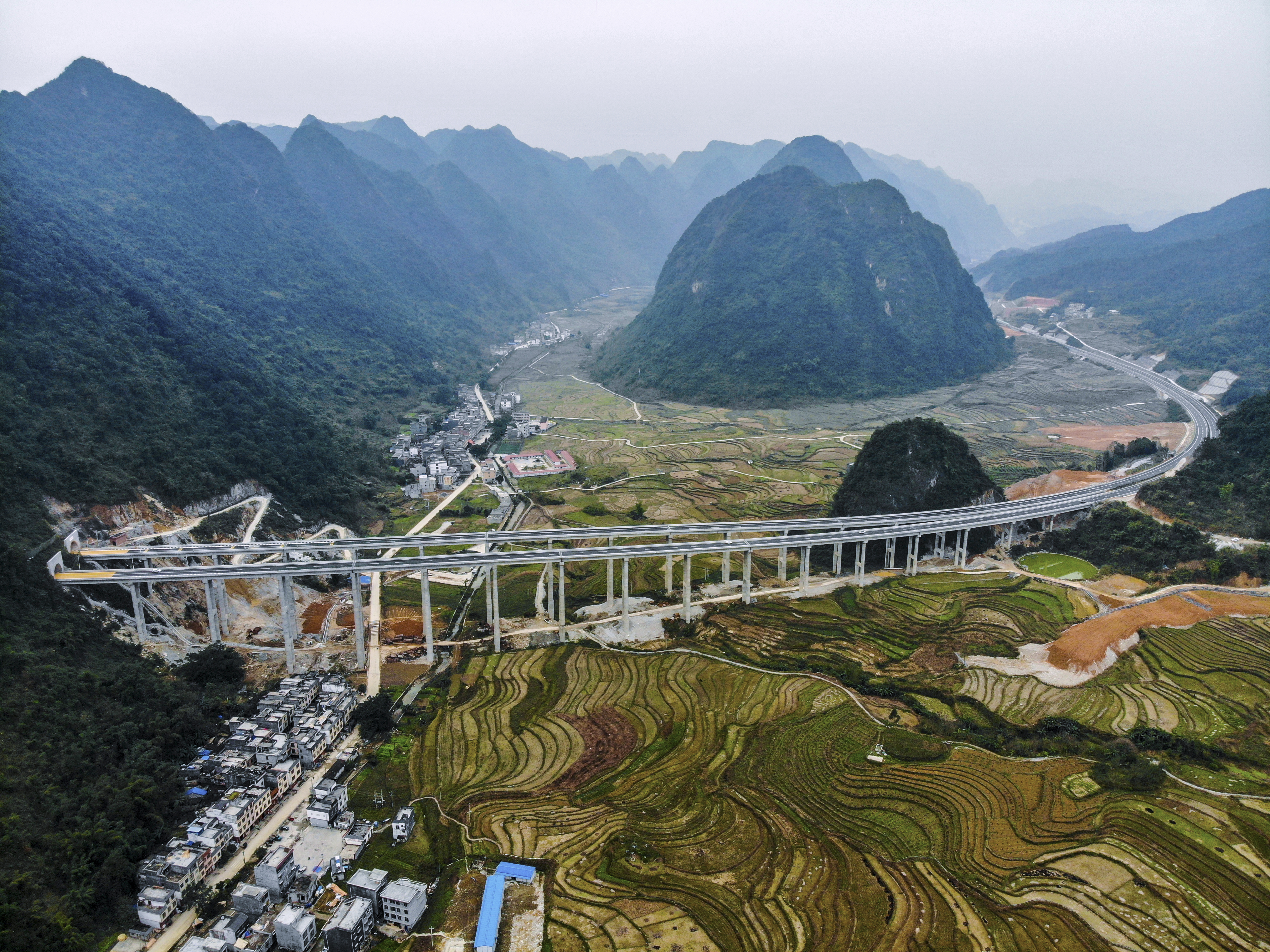 一“道”通兩鎮(zhèn) 深山侗漢情