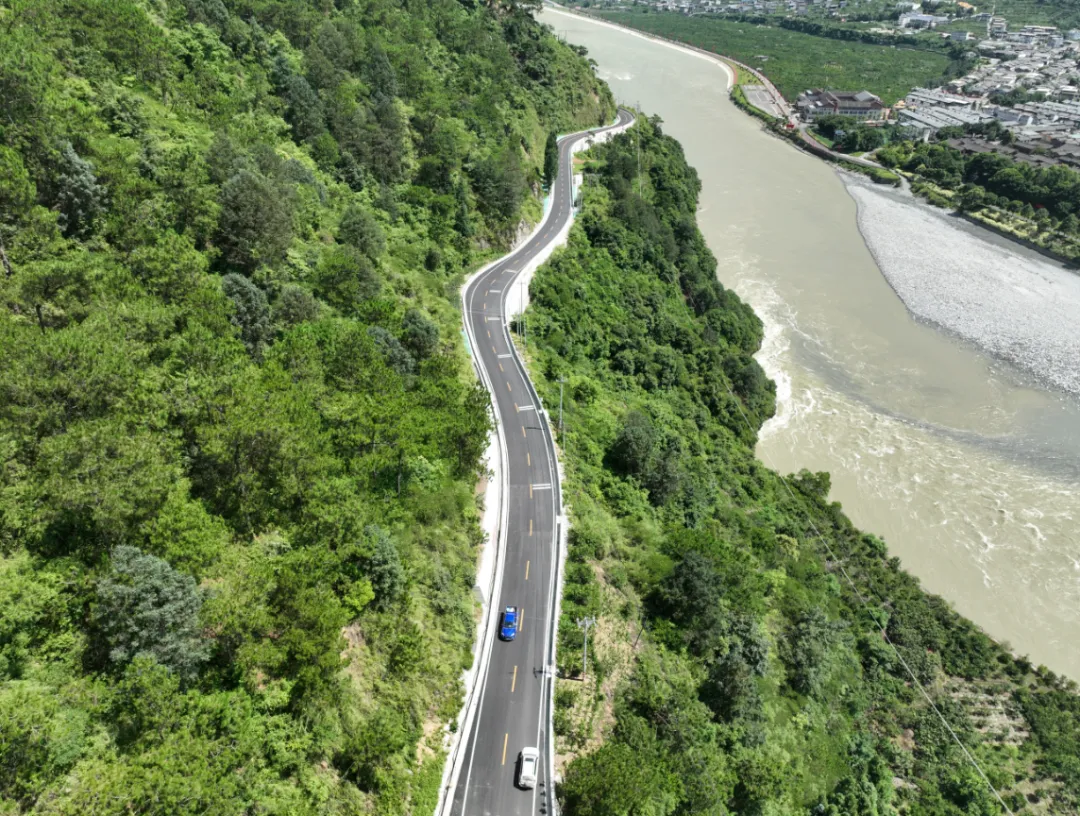 中國交通報:地震帶上筑通途