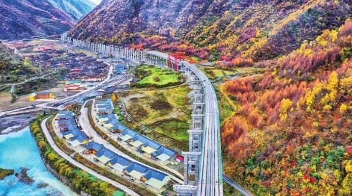 中國交通報(bào):九綿高速公路厄哩村大橋正在加緊建設(shè)中(圖片新聞)