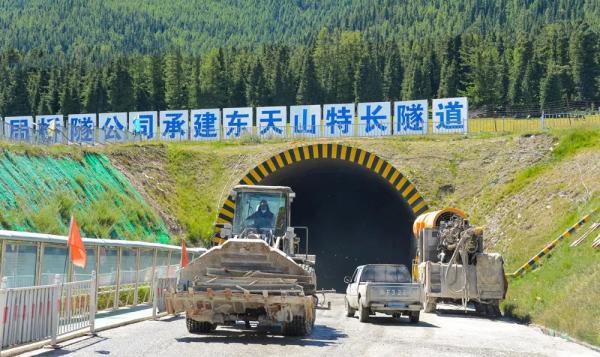 已掘進(jìn)8.3公里！全長(zhǎng)11.77公里的東天山特長(zhǎng)隧道建設(shè)進(jìn)展順利